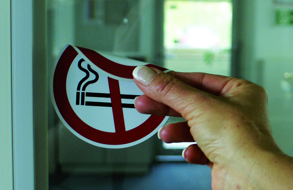 Verbotsschild, Rauchen verboten, doppelseitig, 100 mm, Folie - ASR A1.3 (DIN EN ISO 7010)
